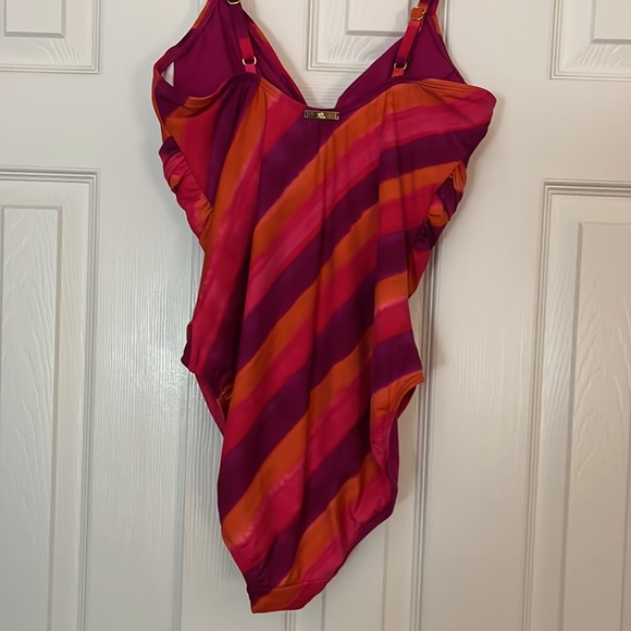 Ladies Beach Club Twist OnePiece, Multi Color, Slimming Swimsuit by RALPH LAUREN - Picture 5 of 16
